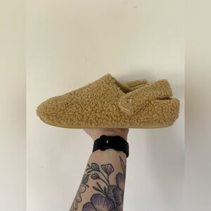 CROC Classic Cozzzy Slipper Size 9W Tan